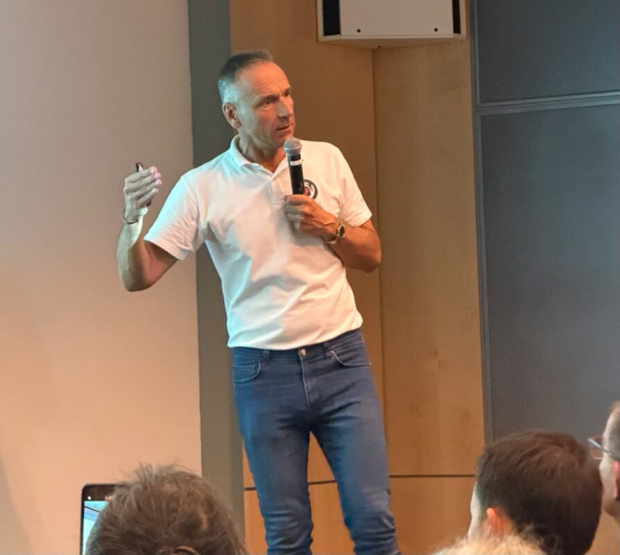 KÉT ÚT, EGY CÉL: EGÉSZSÉG